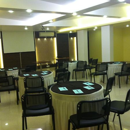 Hotel Pristine Residency Ahmedabad Eksteriør billede