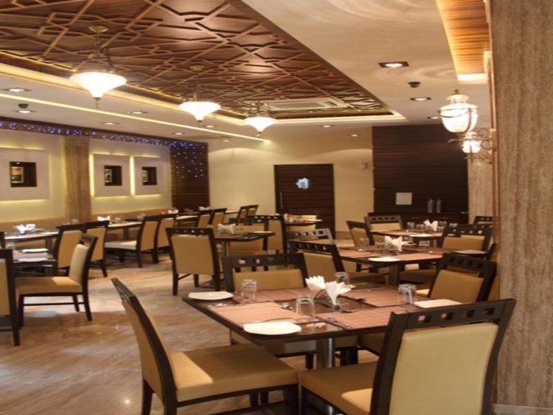 Hotel Pristine Residency Ahmedabad Eksteriør billede