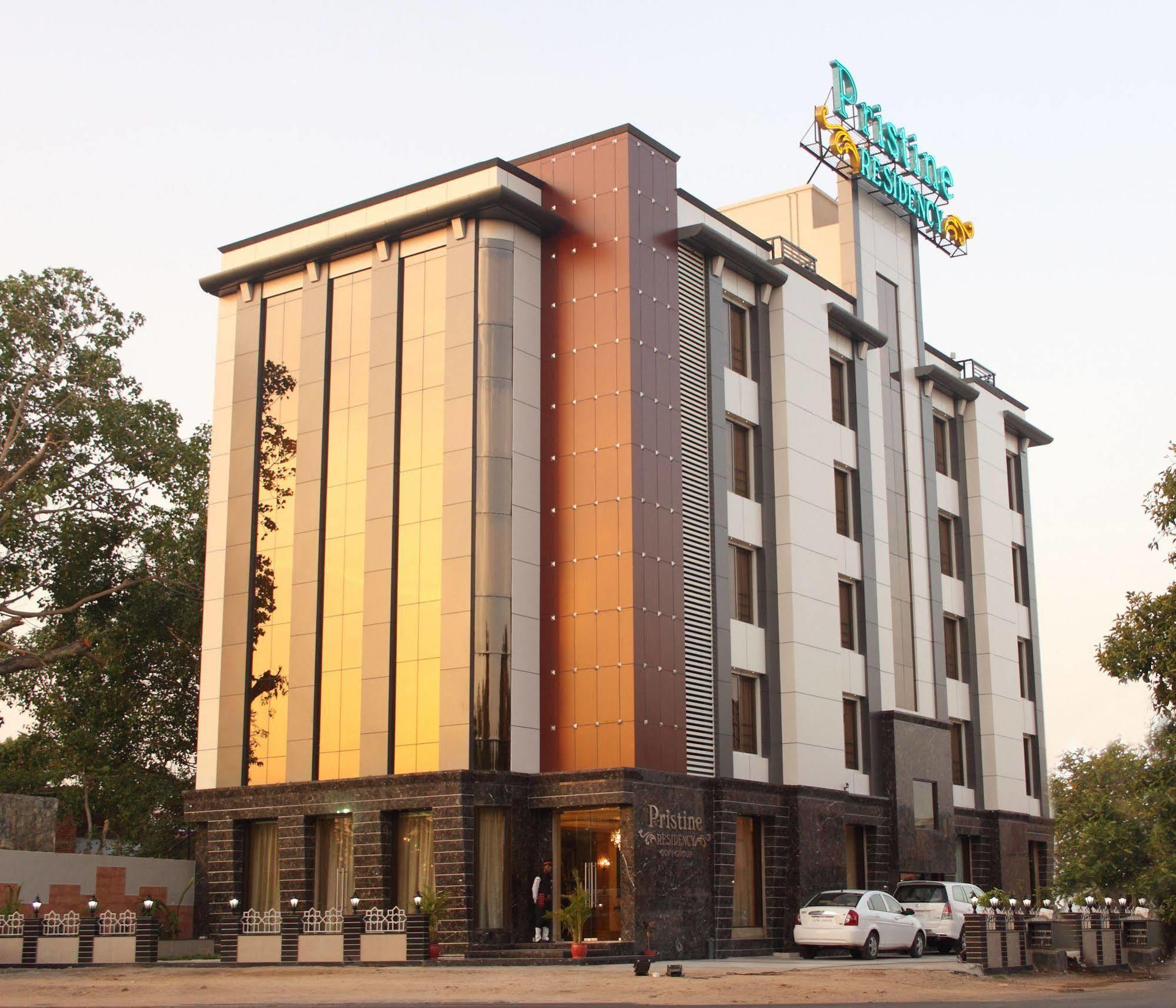 Hotel Pristine Residency Ahmedabad Eksteriør billede
