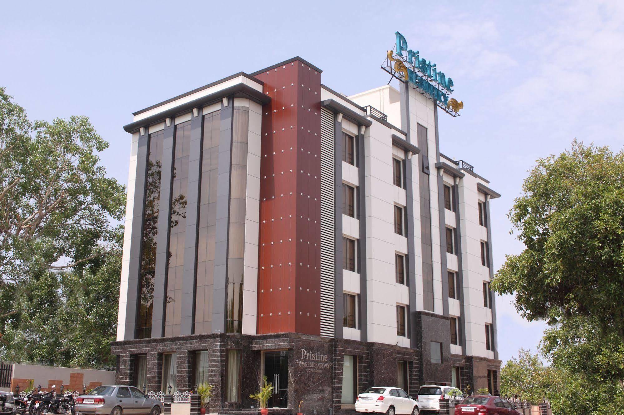Hotel Pristine Residency Ahmedabad Eksteriør billede