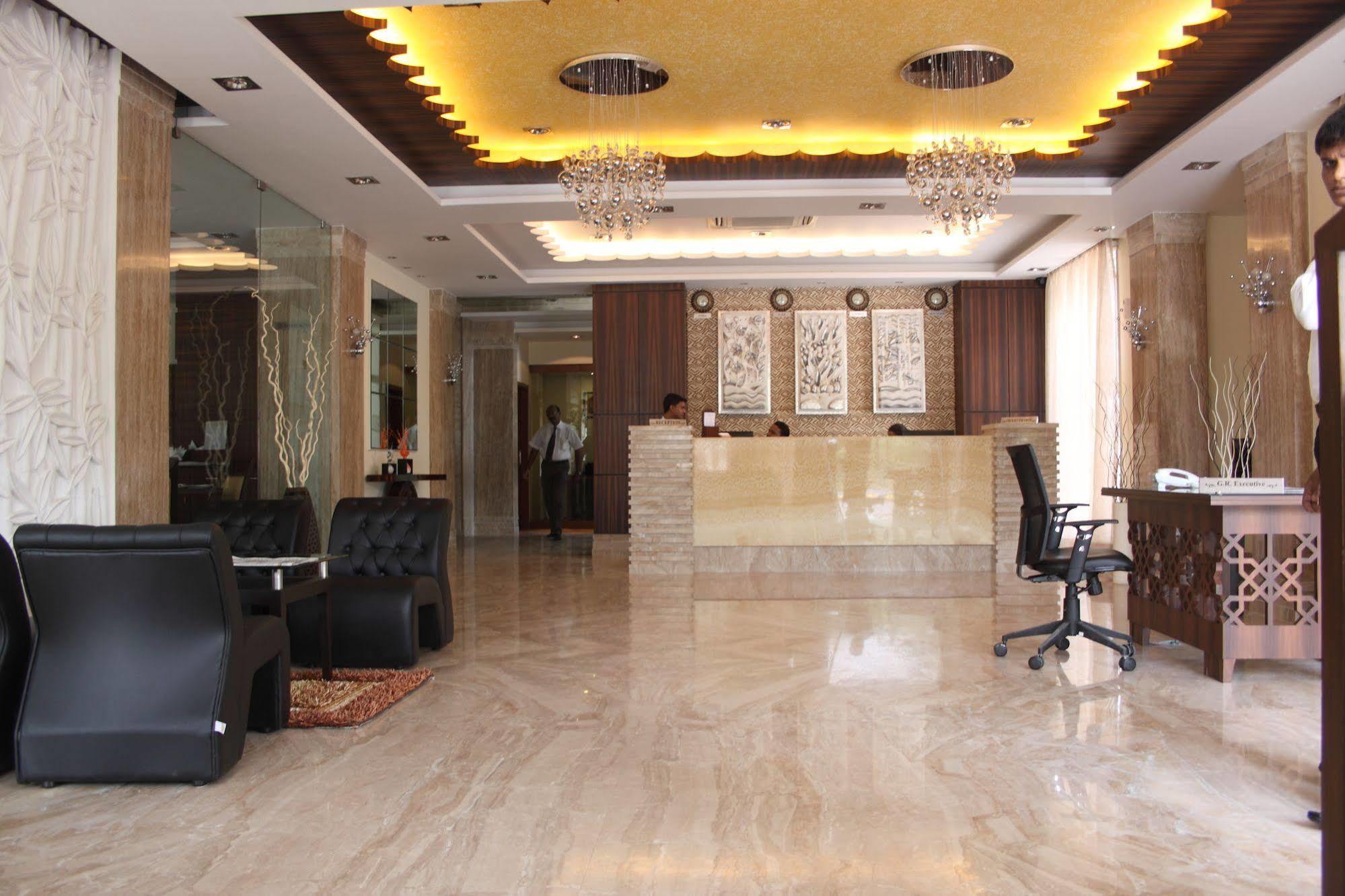 Hotel Pristine Residency Ahmedabad Eksteriør billede