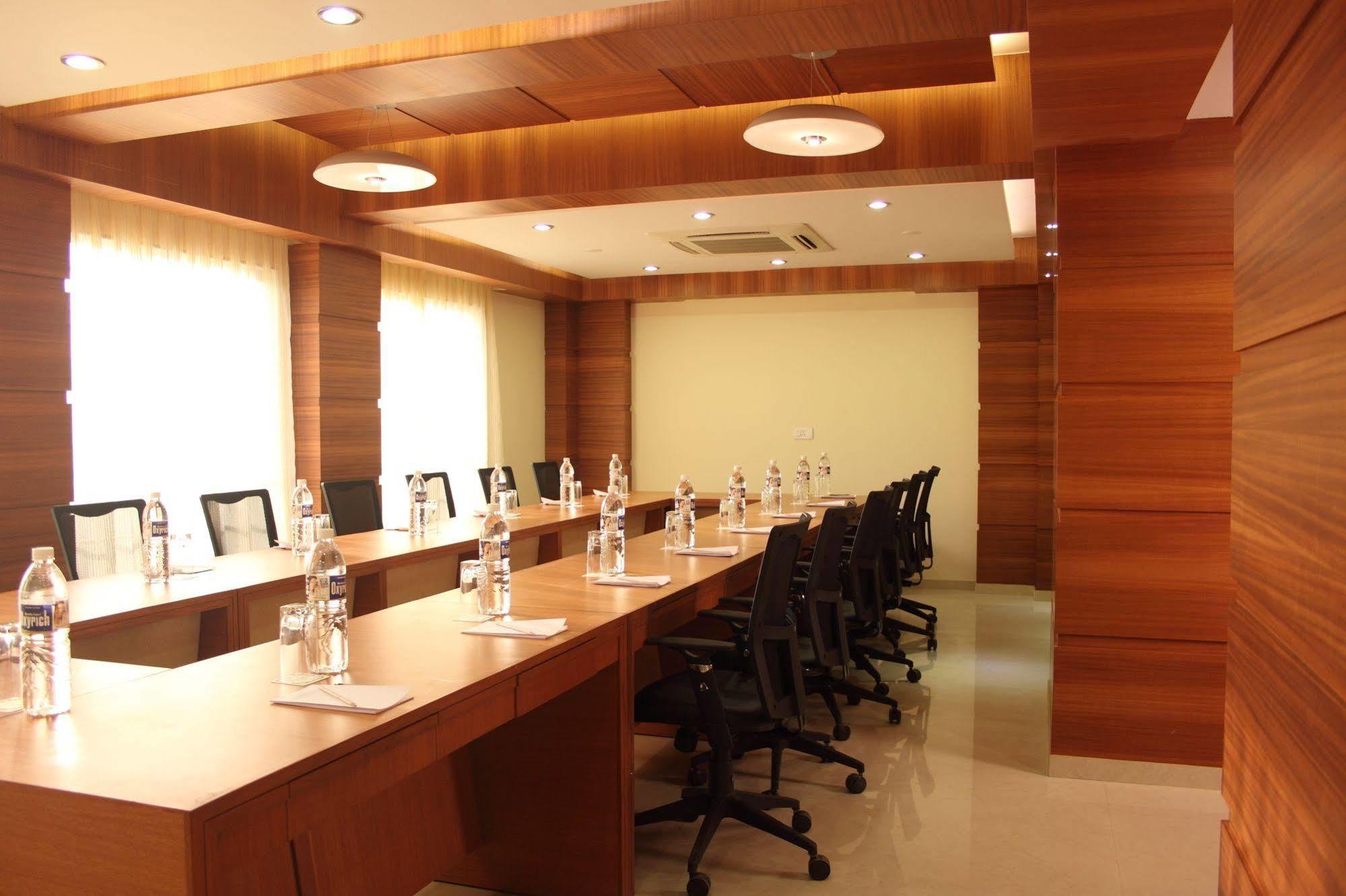Hotel Pristine Residency Ahmedabad Eksteriør billede