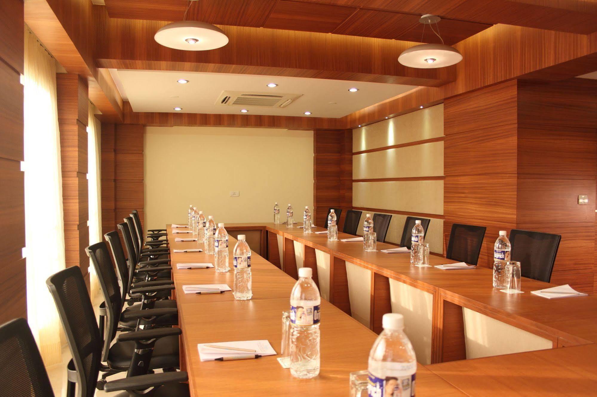 Hotel Pristine Residency Ahmedabad Eksteriør billede