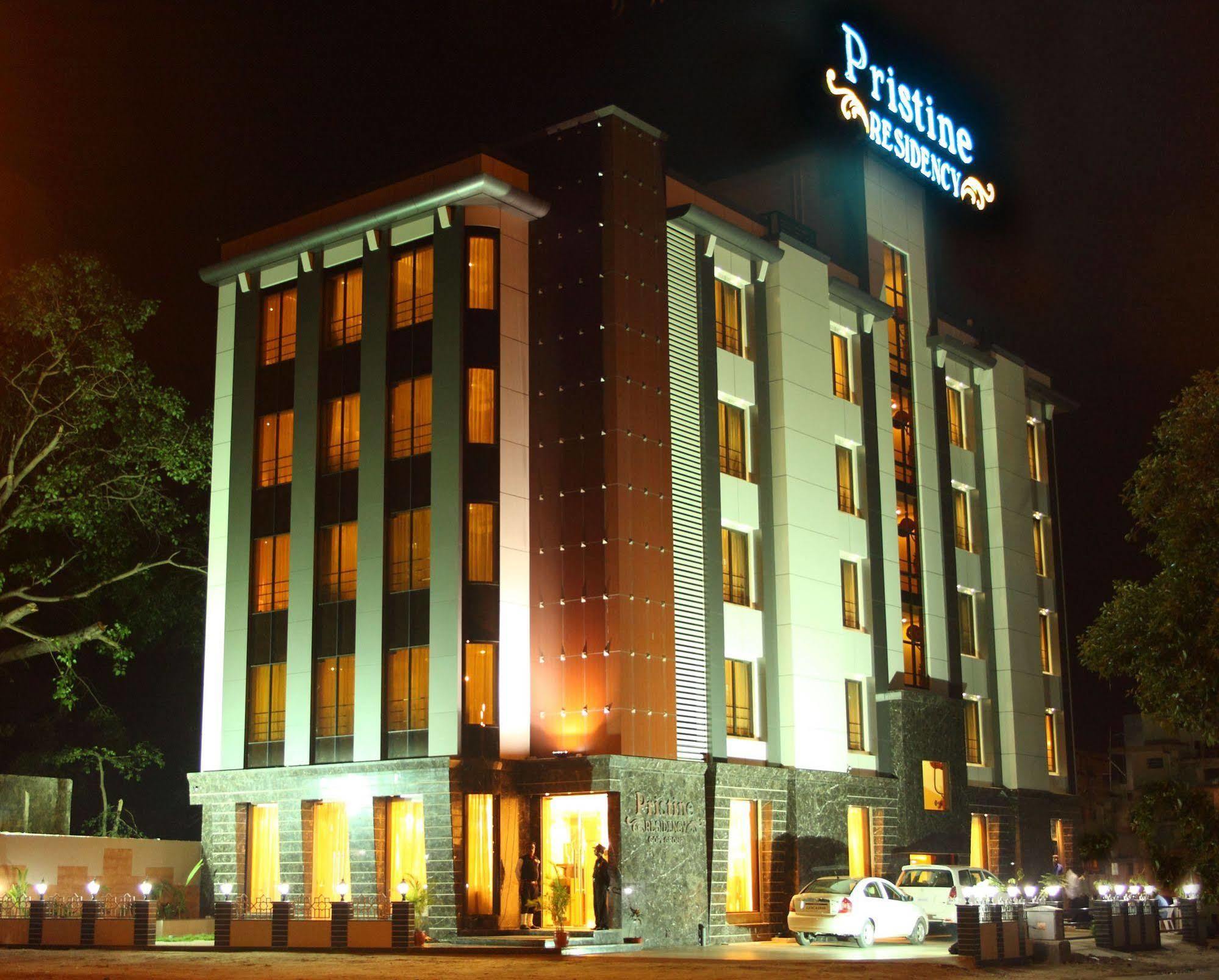 Hotel Pristine Residency Ahmedabad Eksteriør billede