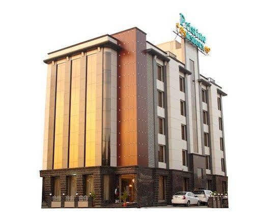 Hotel Pristine Residency Ahmedabad Eksteriør billede