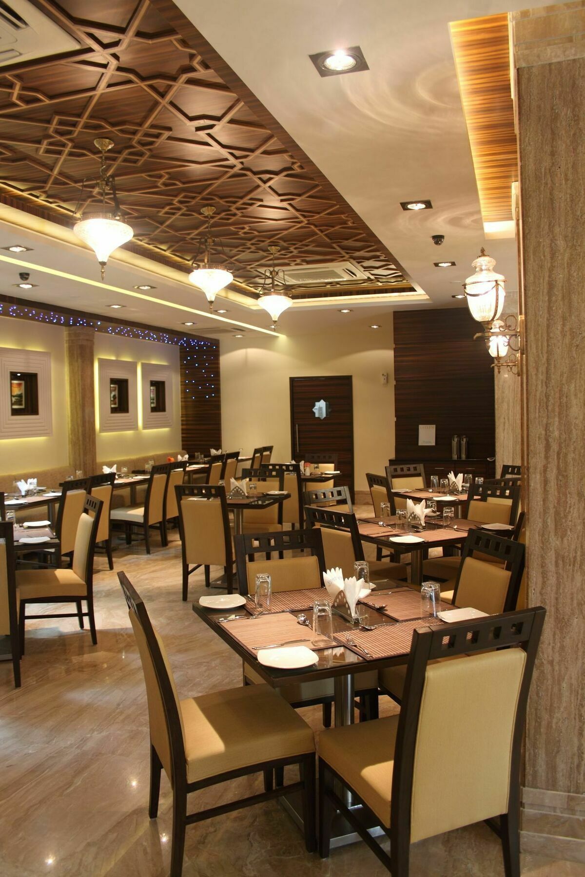 Hotel Pristine Residency Ahmedabad Eksteriør billede